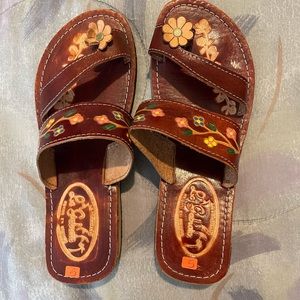 Mexican Huaraches size 7. Authentic from California.